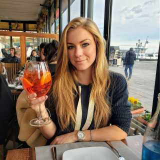 As I have been traveling and spending alot of time in #Europe and near the Middle East I have noticed that the #drink Aperol Spritz is #super #popular. I can maybe have 1 of them total because it's a bit too tart for me. But I do find it to be #refreshing at the beginning so #cheers to the first couple #sips being amazing then me moving onto #wine or something else. 😝 It's 5 o'clock somewhere 😝 Do you like #aperolspritz and why? Comment below!